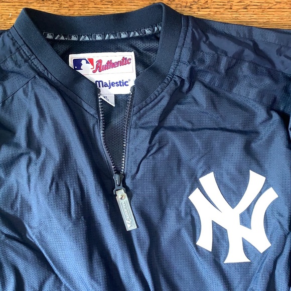 New York Yankees Windbreaker - Picture 2 of 12